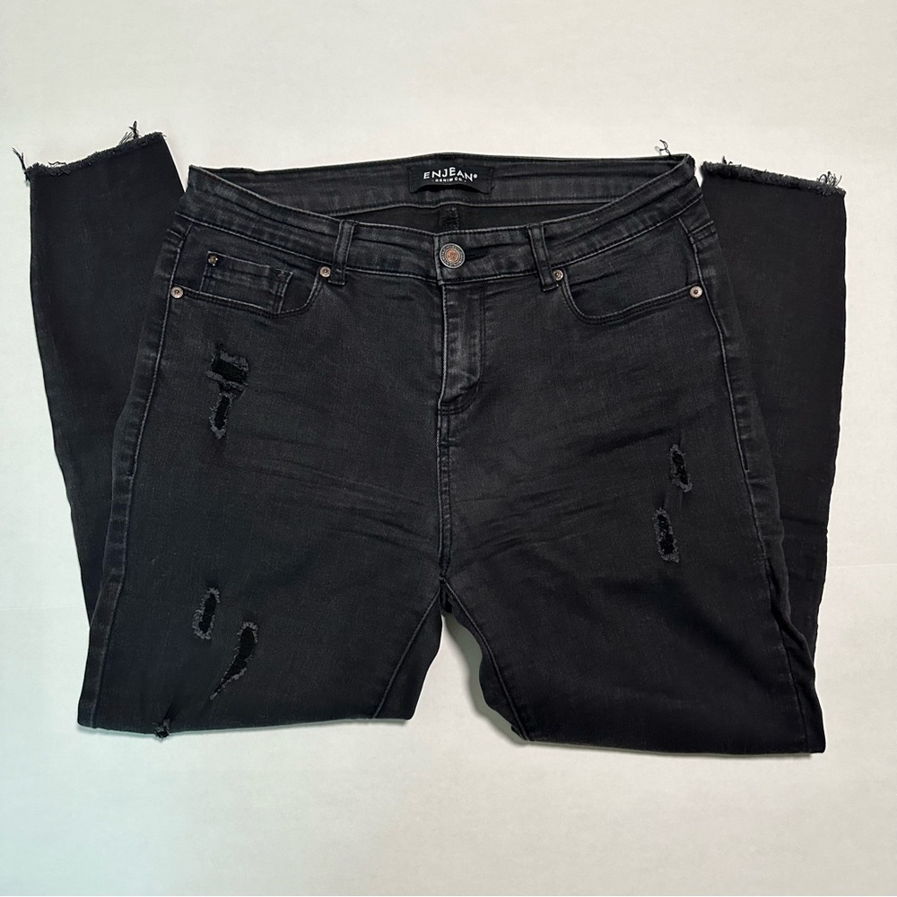 Black distressed jeans